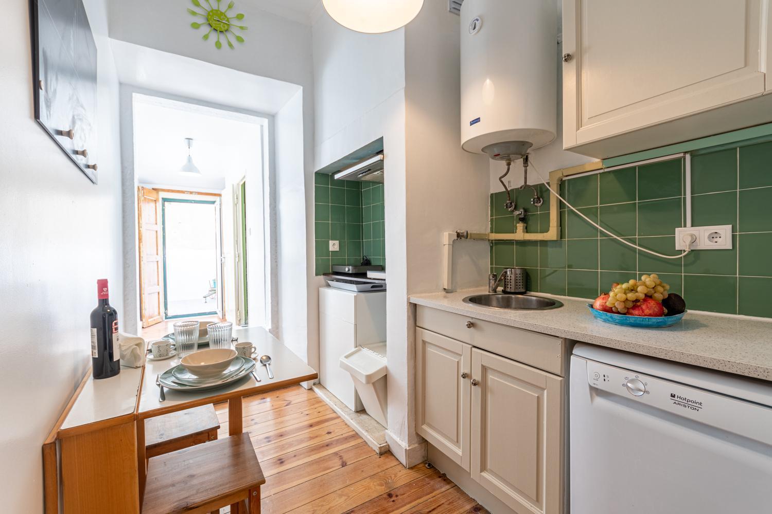Spacious Apartment With Terrace At Graca Lisbon Exterior photo
